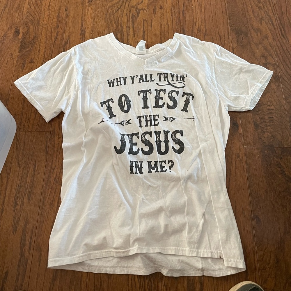 White tshirt size medium